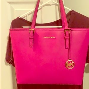 Michael kors jet set tote